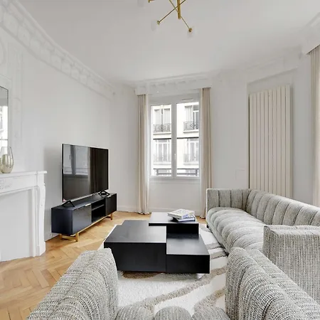 Exceptional - 3bd 6p - Trocadero *